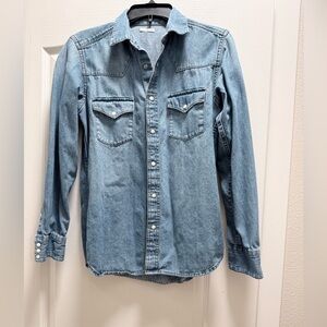 GU Women’s Denim Button-Up Shirt Medium
